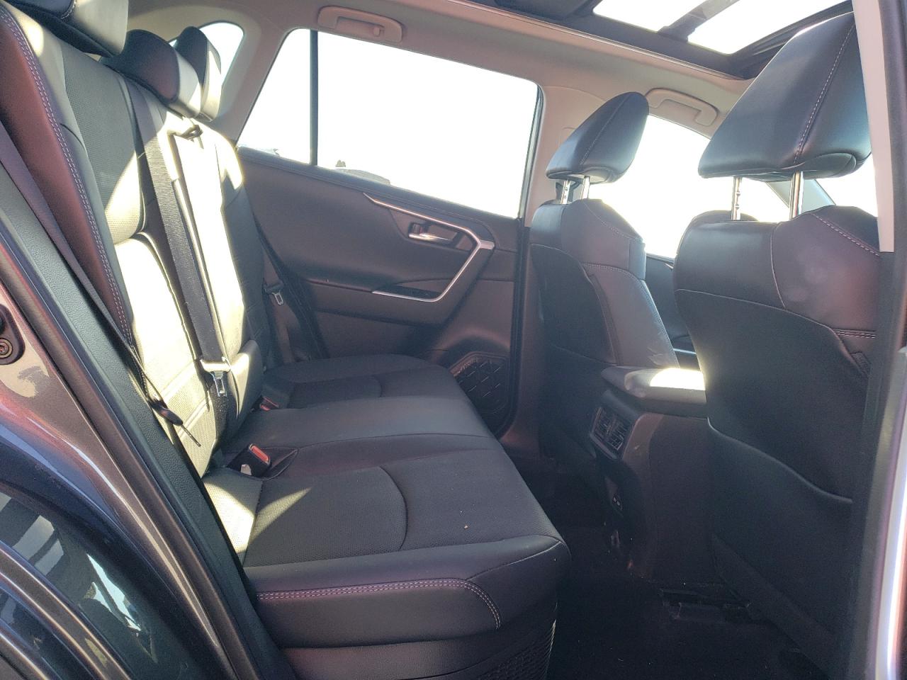 2022 Toyota RAV 4 - Image 11