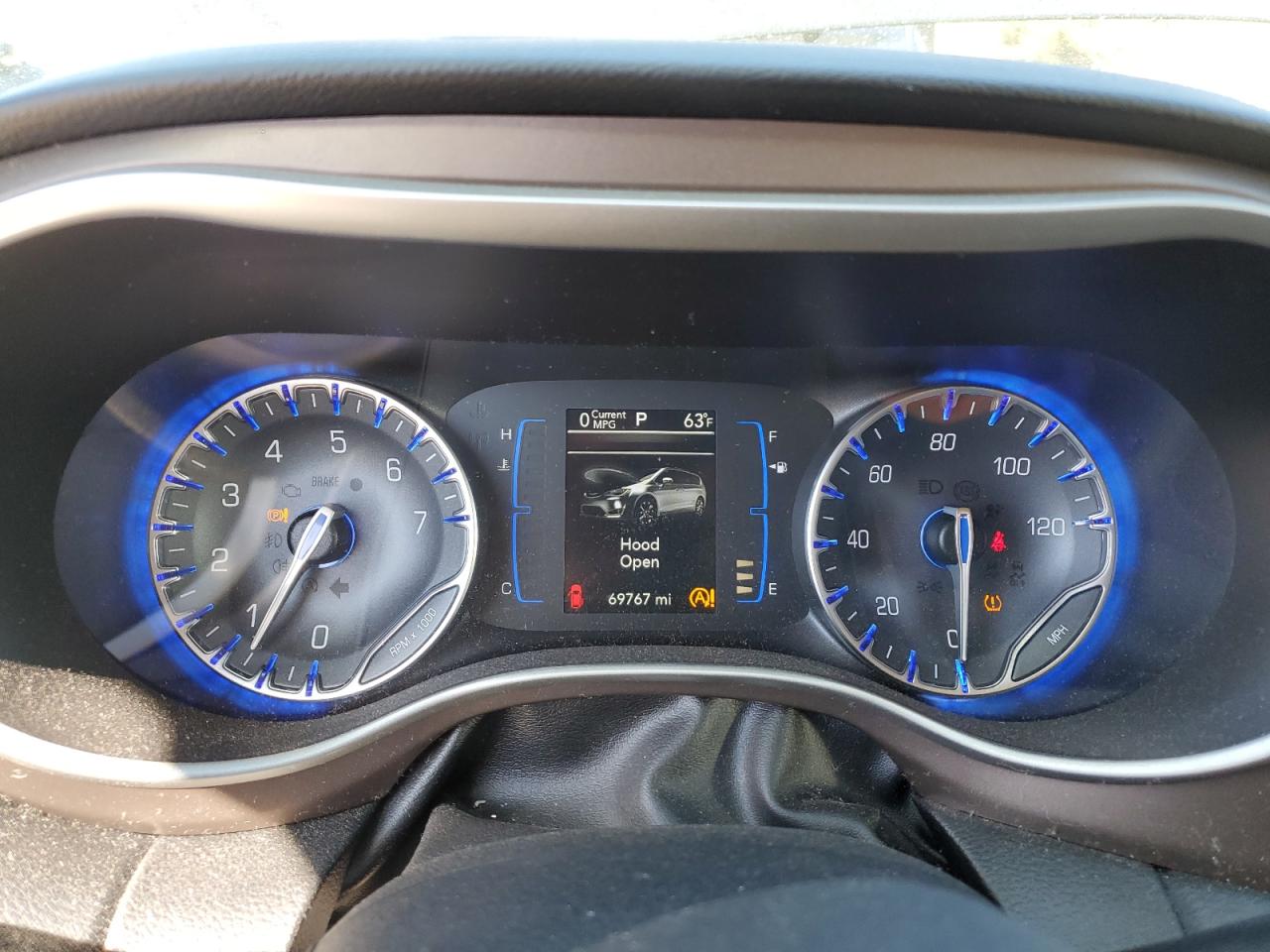 2018 Chrysler Pacifica - Image 9