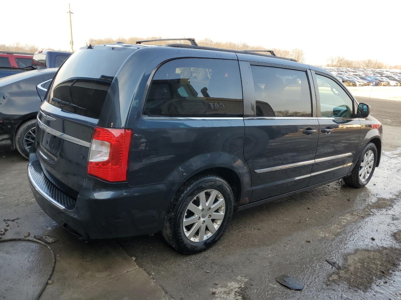 2013 Chrysler Town & Country - Image 3