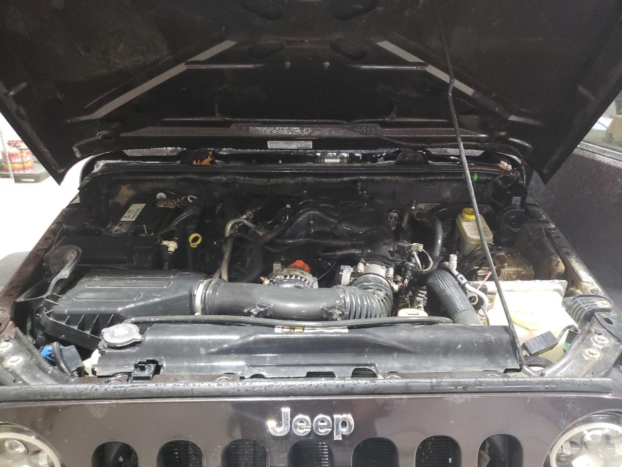 2013 Jeep Wrangler - Image 12