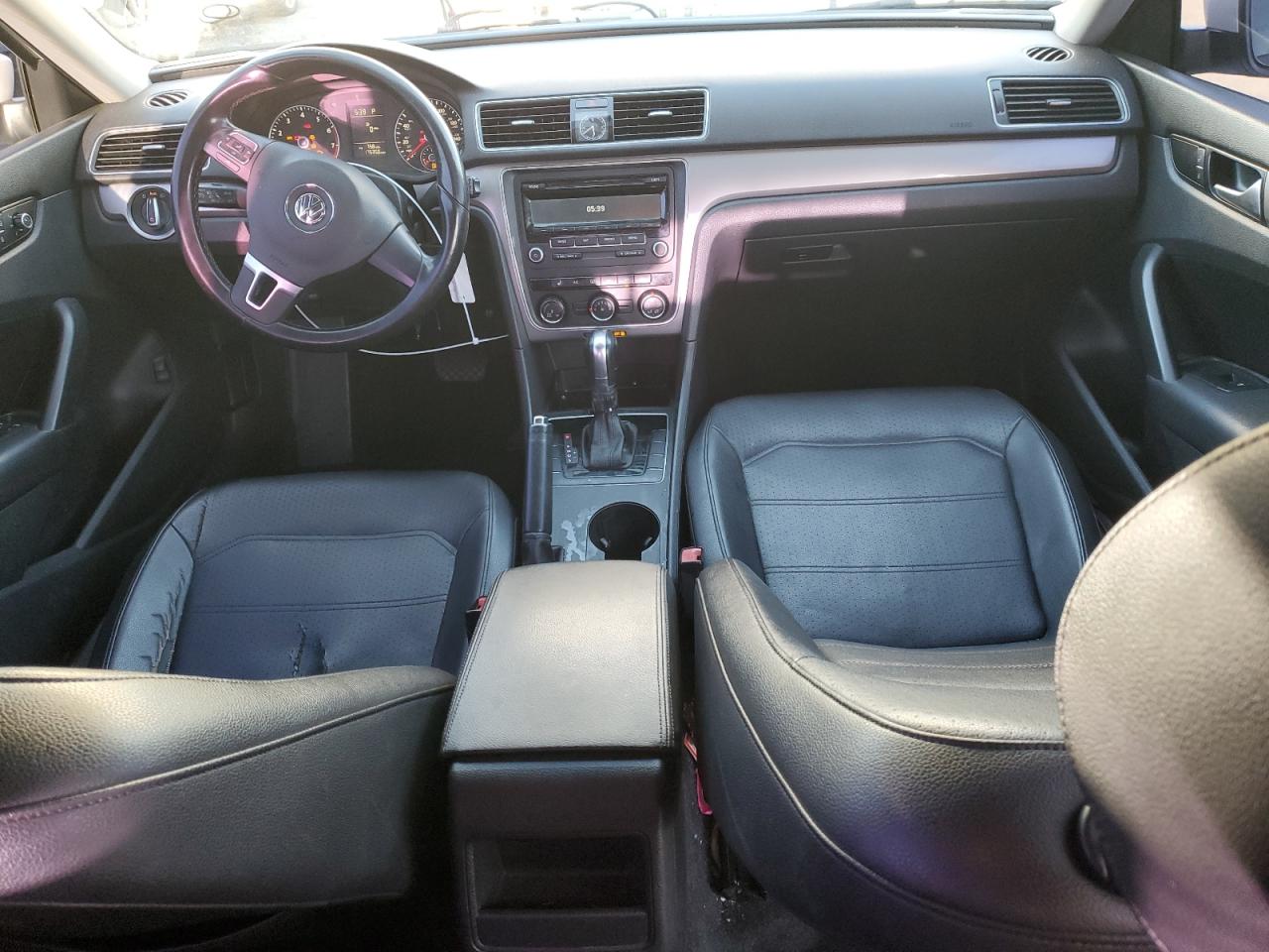2015 Volkswagen Passat - Image 8