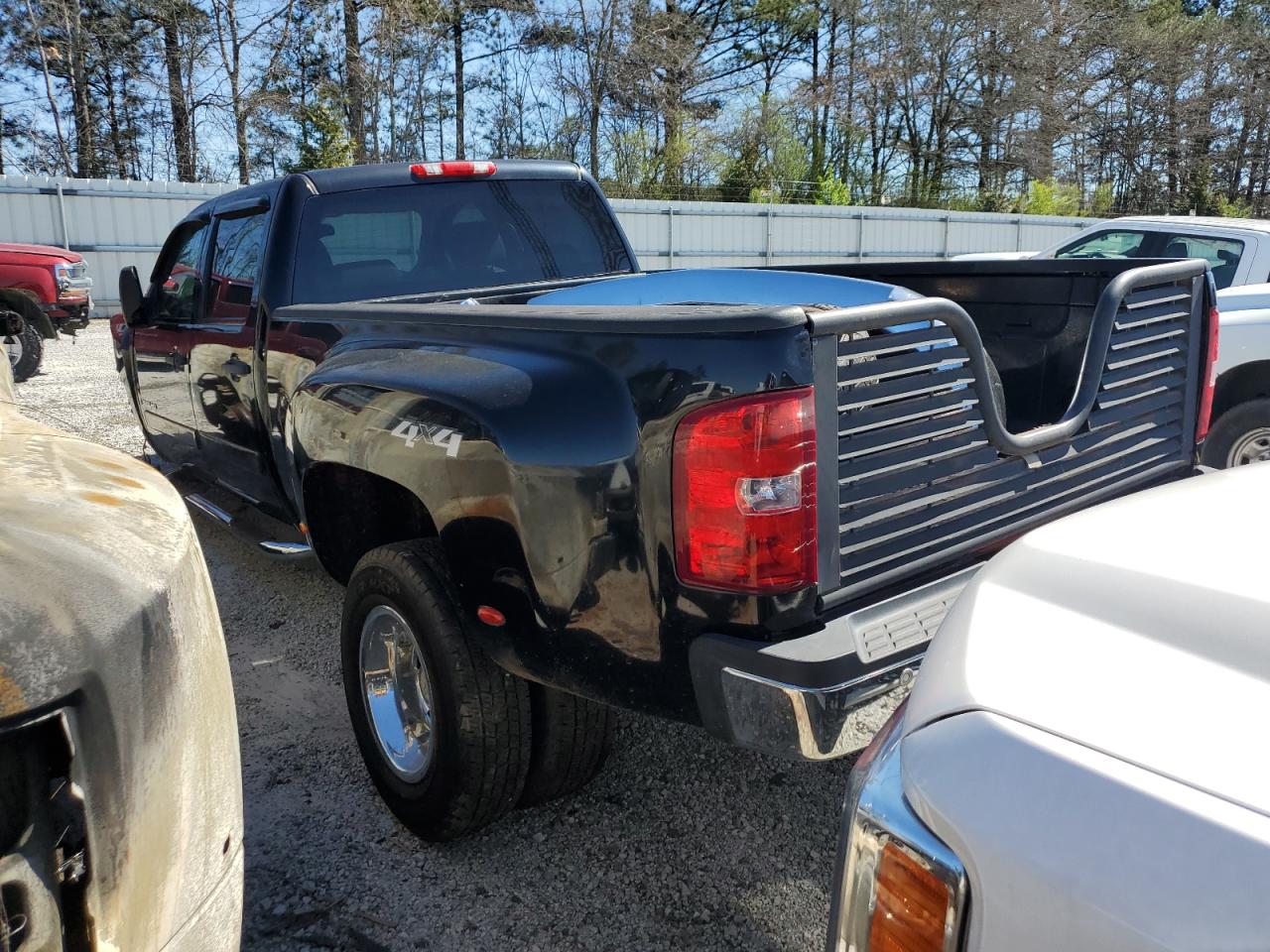 2008 Chevrolet Silverado - Image 2