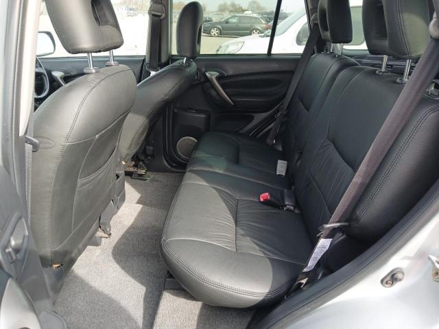 2004 TOYOTA RAV4 XT4 V