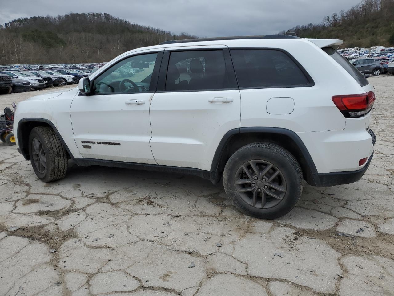 2016 Jeep Grand Cherokee - Image 2