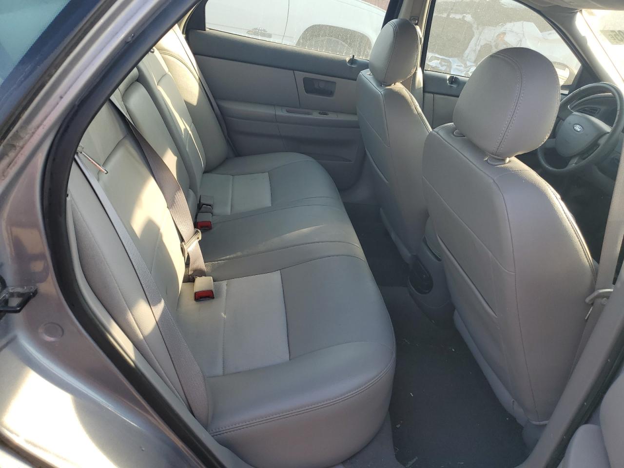 2006 Ford Taurus - Image 10