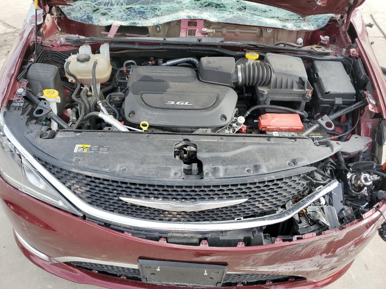 2018 Chrysler Pacifica - Image 12