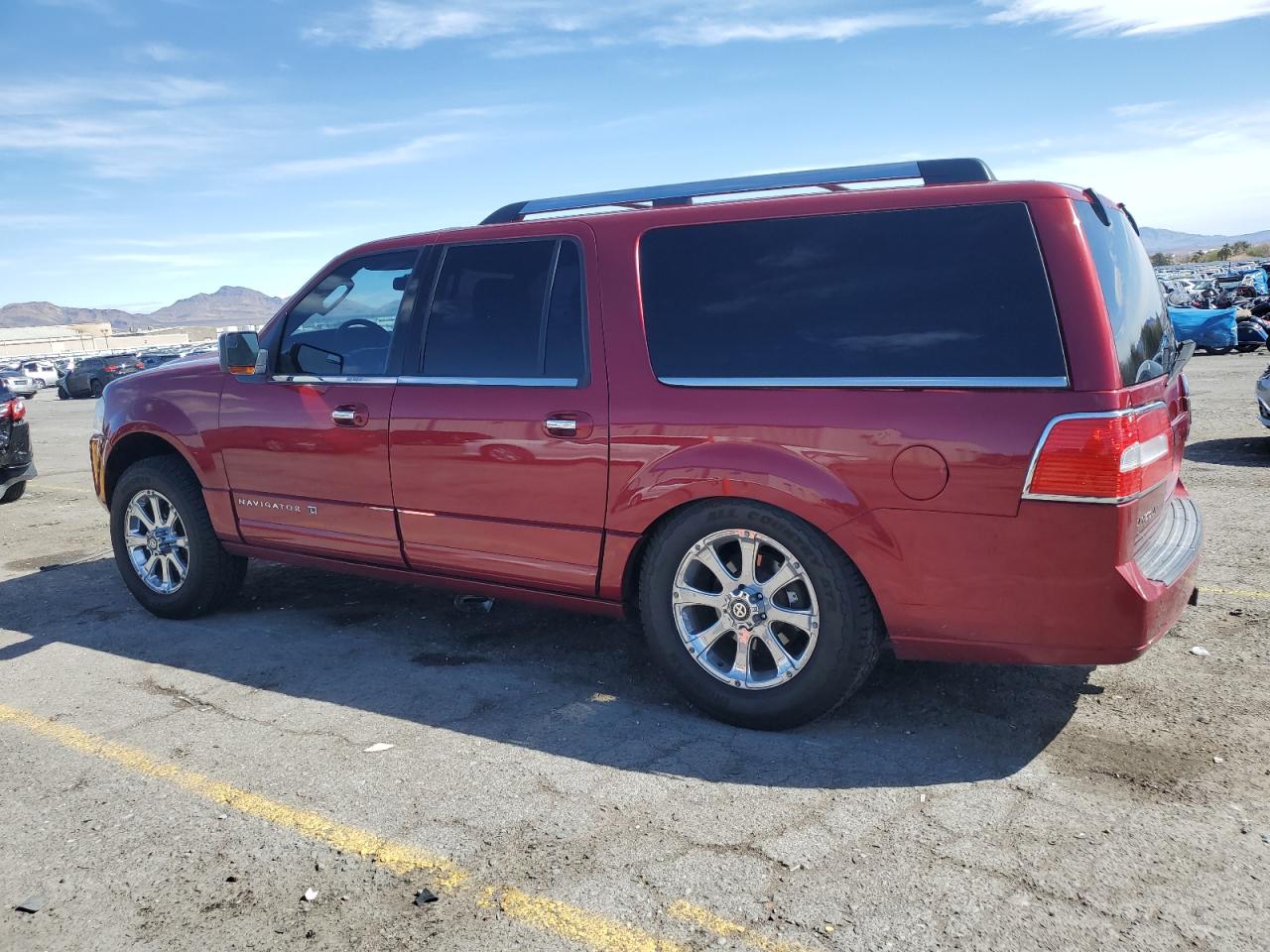 2013 Lincoln Navigator - Image 2