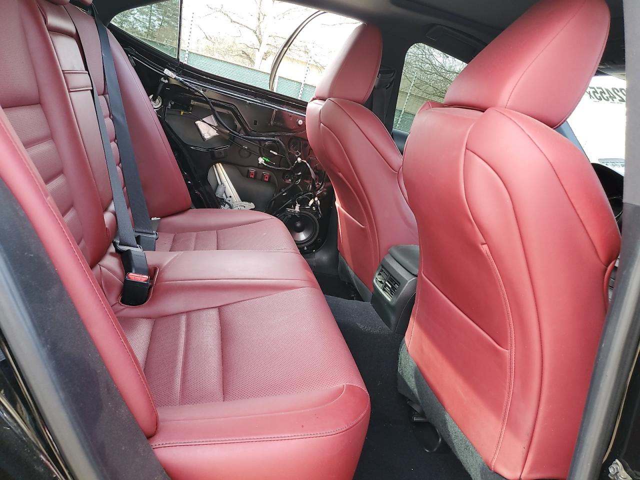 2016 Lexus IS - Image 10