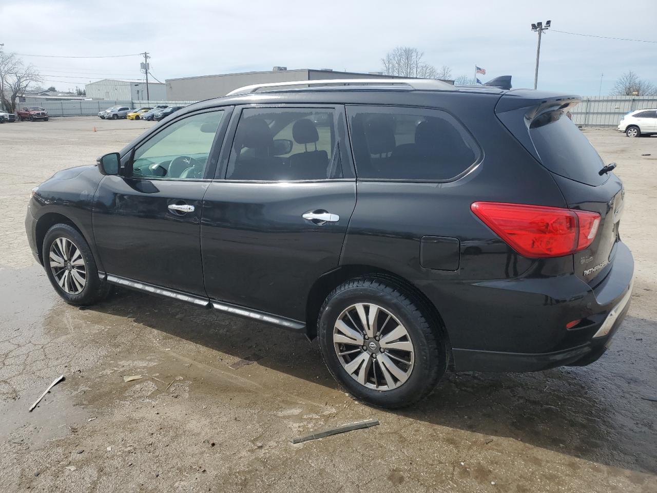 2019 Nissan Pathfinder - Image 2