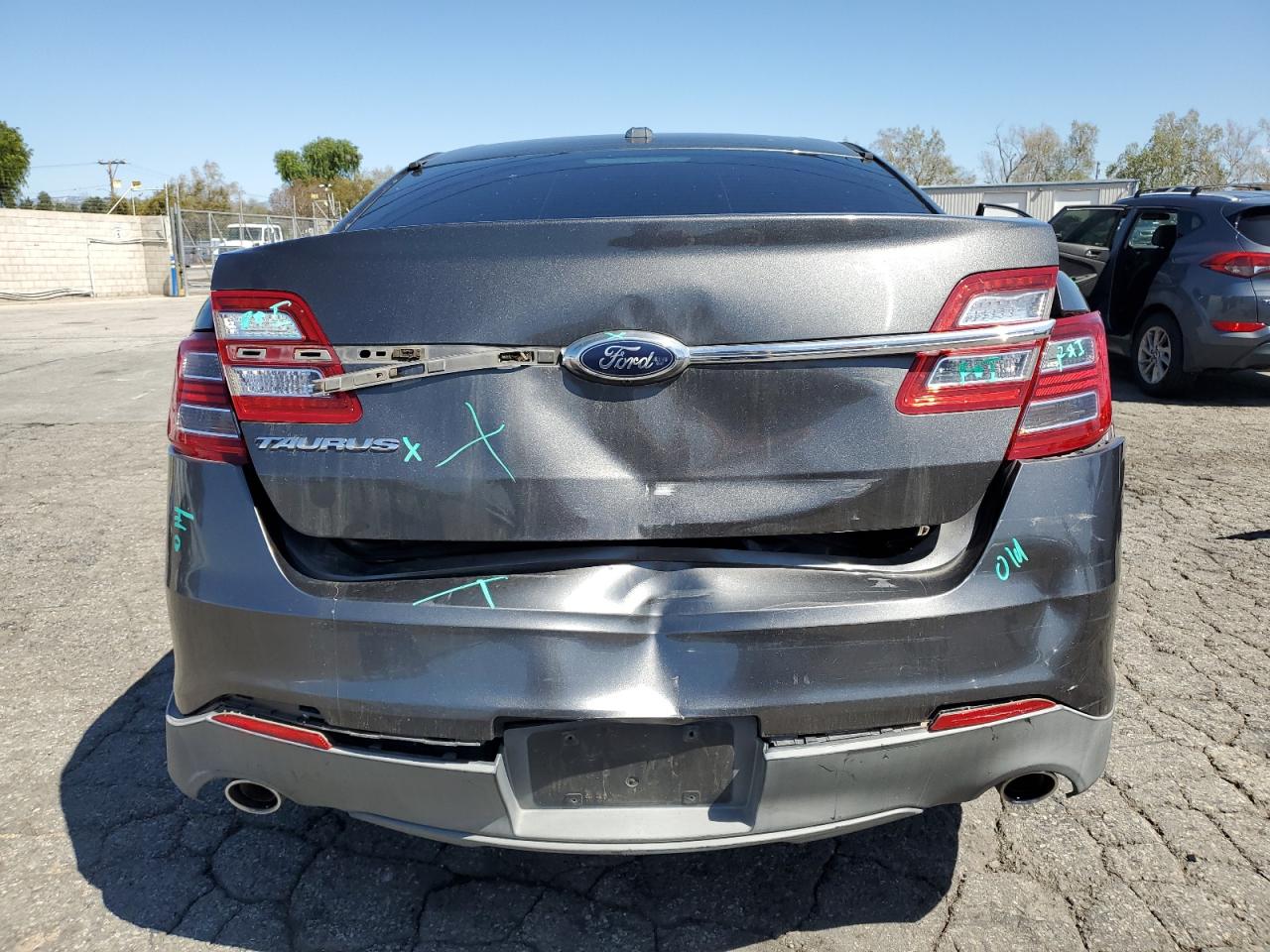 2015 Ford Taurus - Image 6