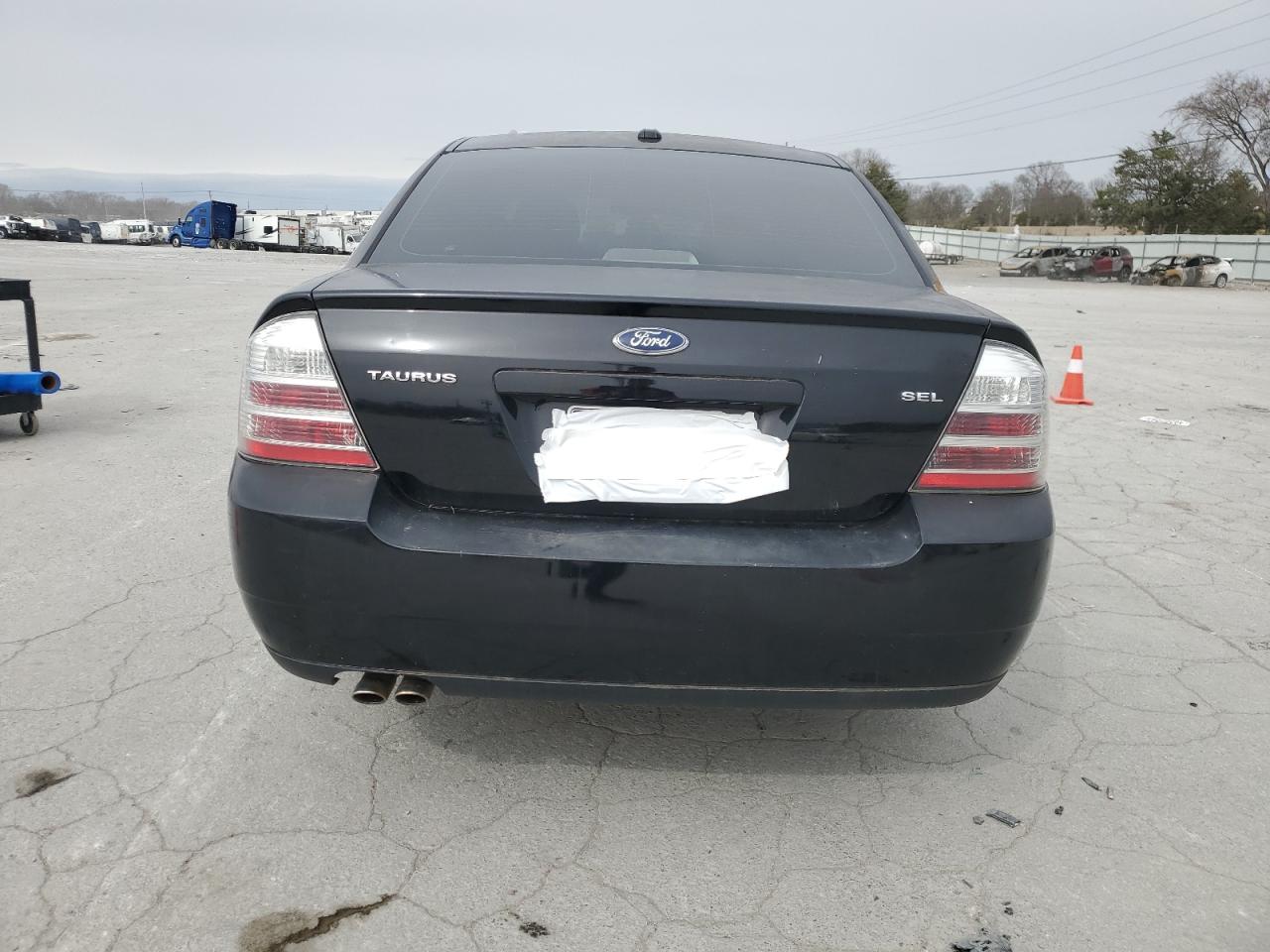 2008 Ford Taurus - Image 6