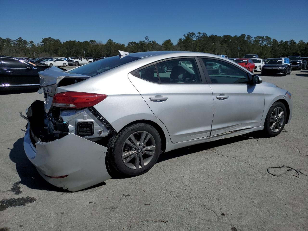 2018 Hyundai Elantra - Image 3