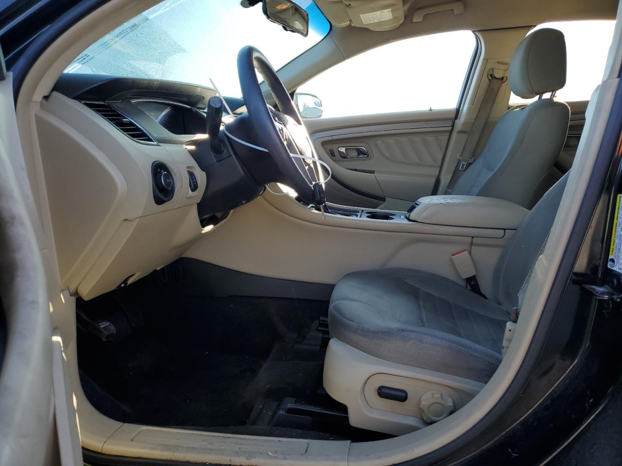 2014 Ford Taurus - Image 7