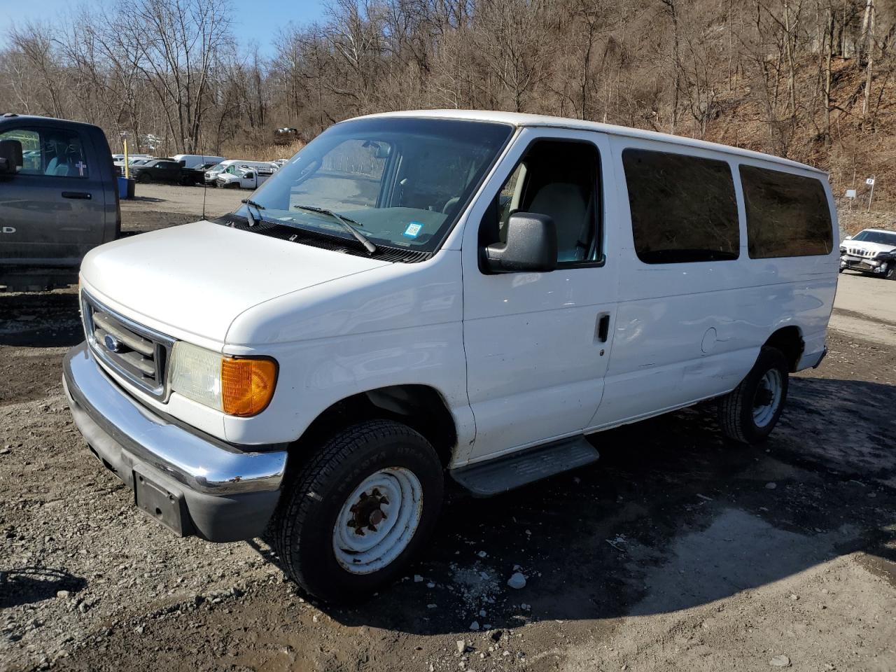 2007 Ford Econoline E350 Super Duty Wagon იყიდება Marlboro-ში, NY - Rear End