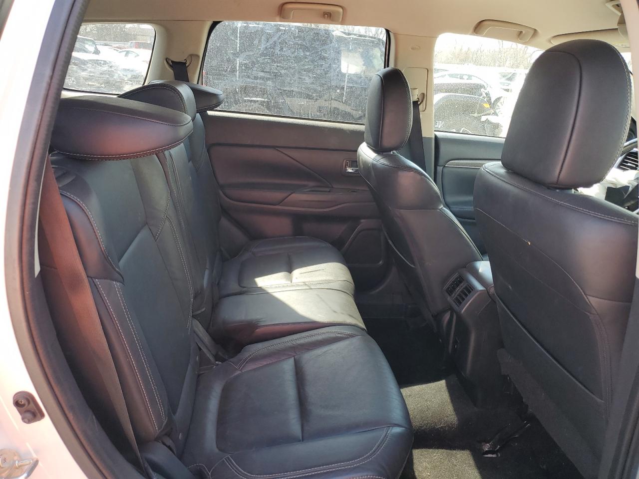 2020 Mitsubishi Outlander - Image 11