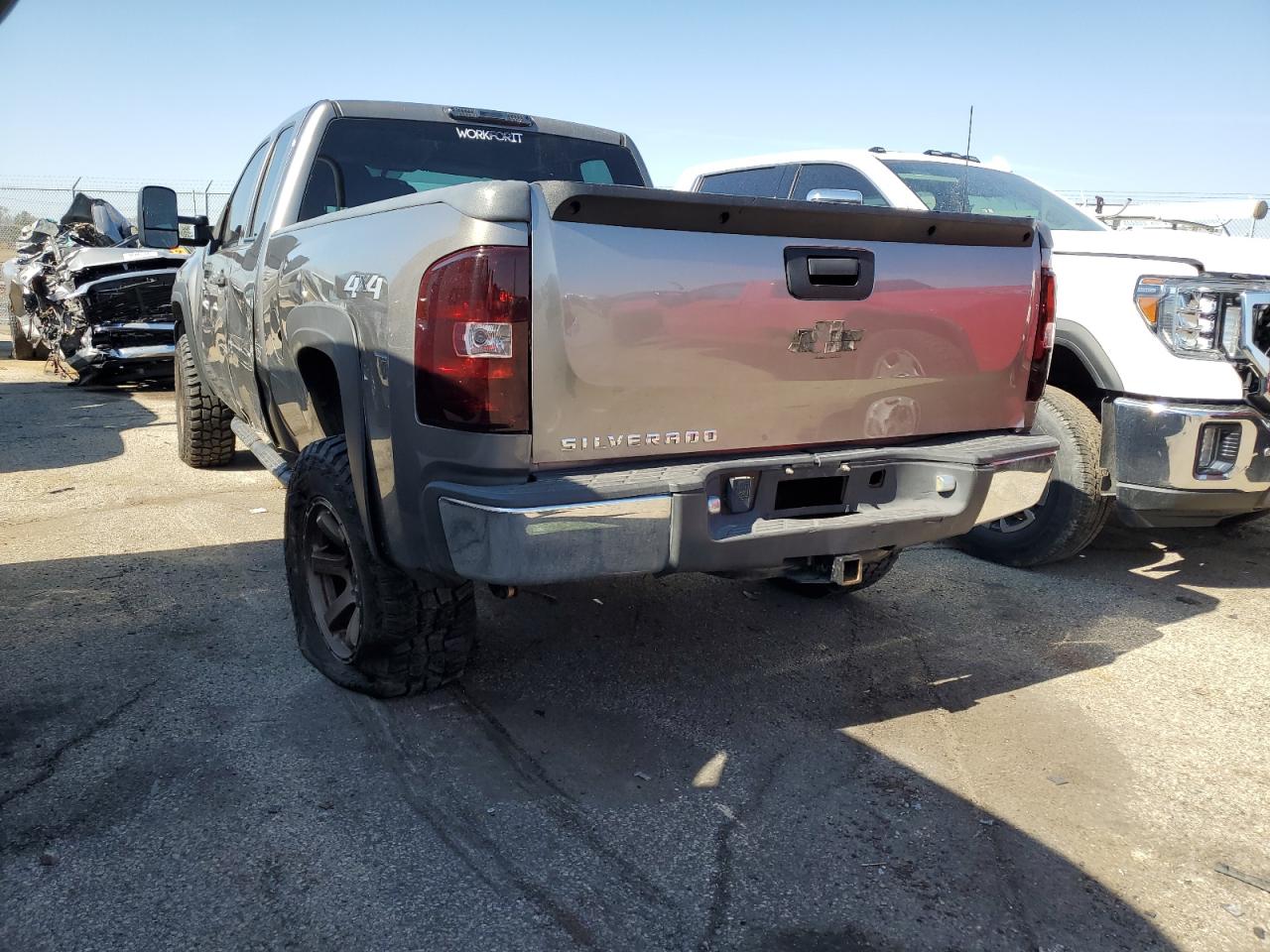 2007 Chevrolet Silverado - Image 2