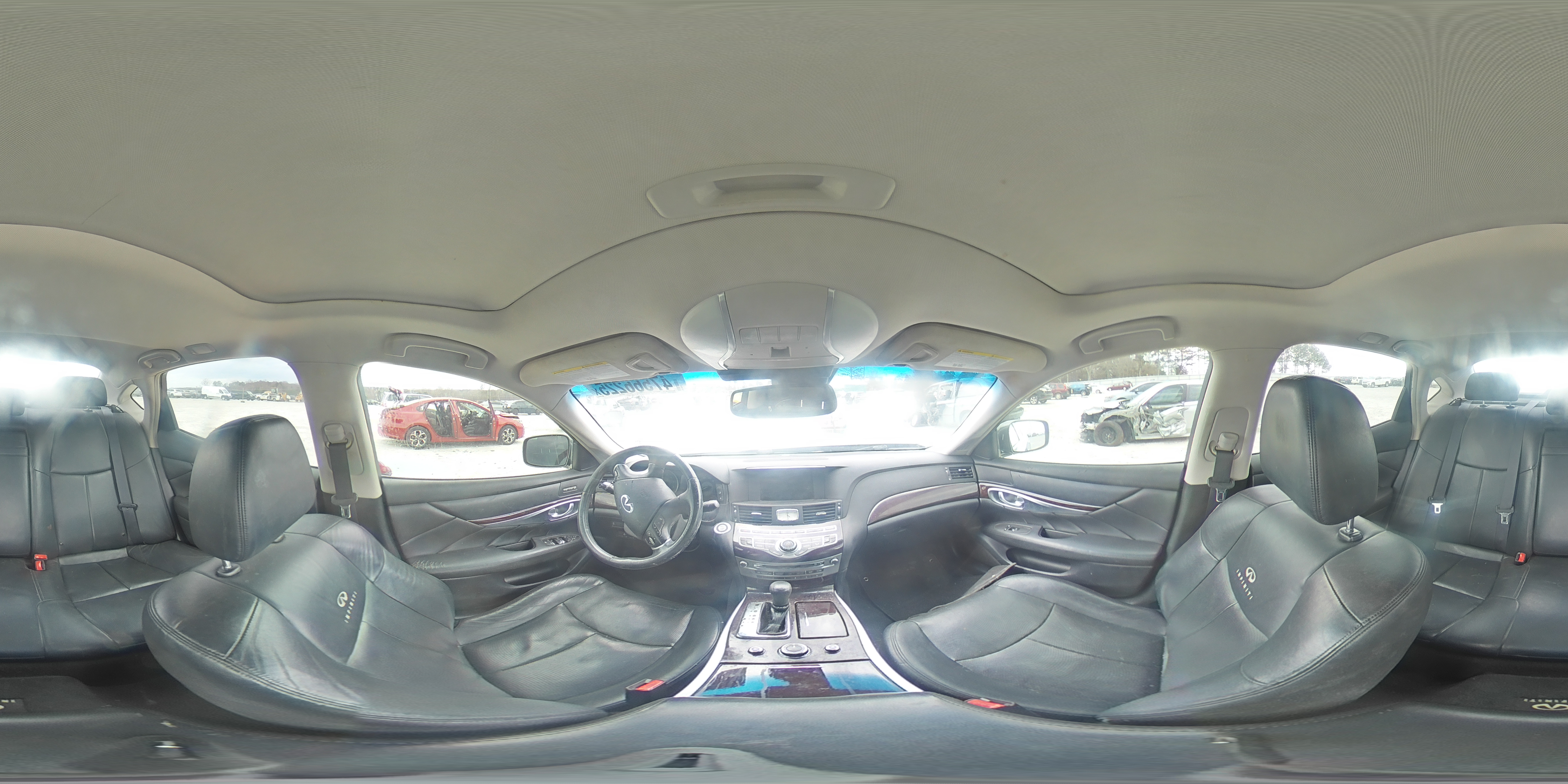 2012 Infiniti M - Image 13