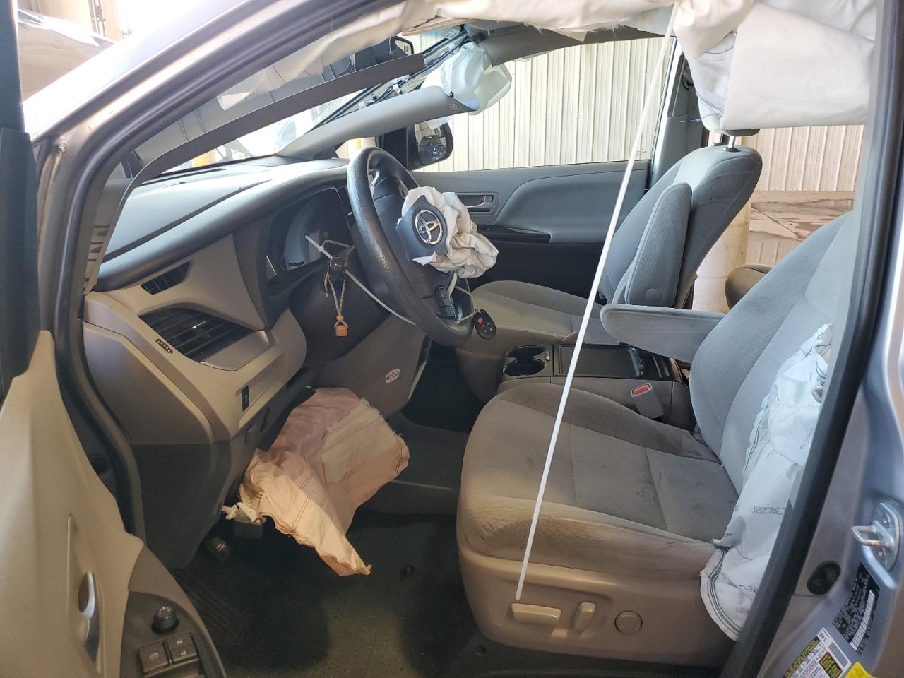 2015 Toyota Sienna - Image 7