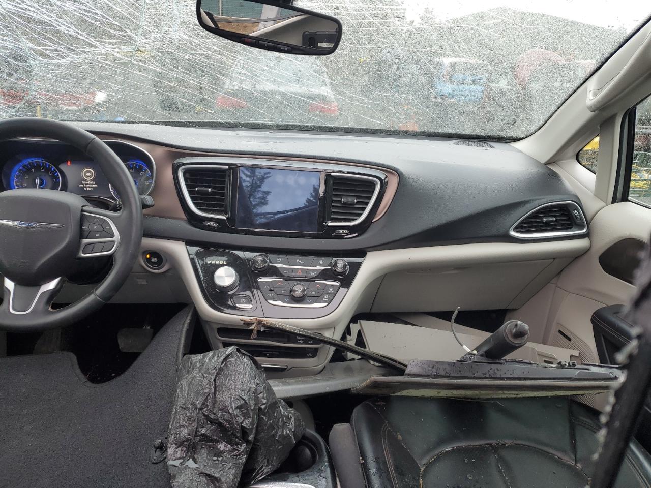 2018 Chrysler Pacifica - Image 8