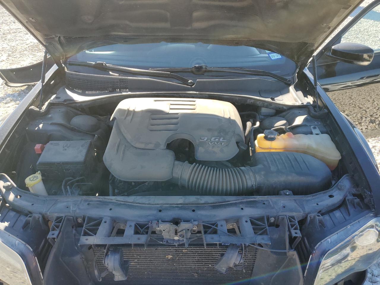 2014 Chrysler 300 - Image 11