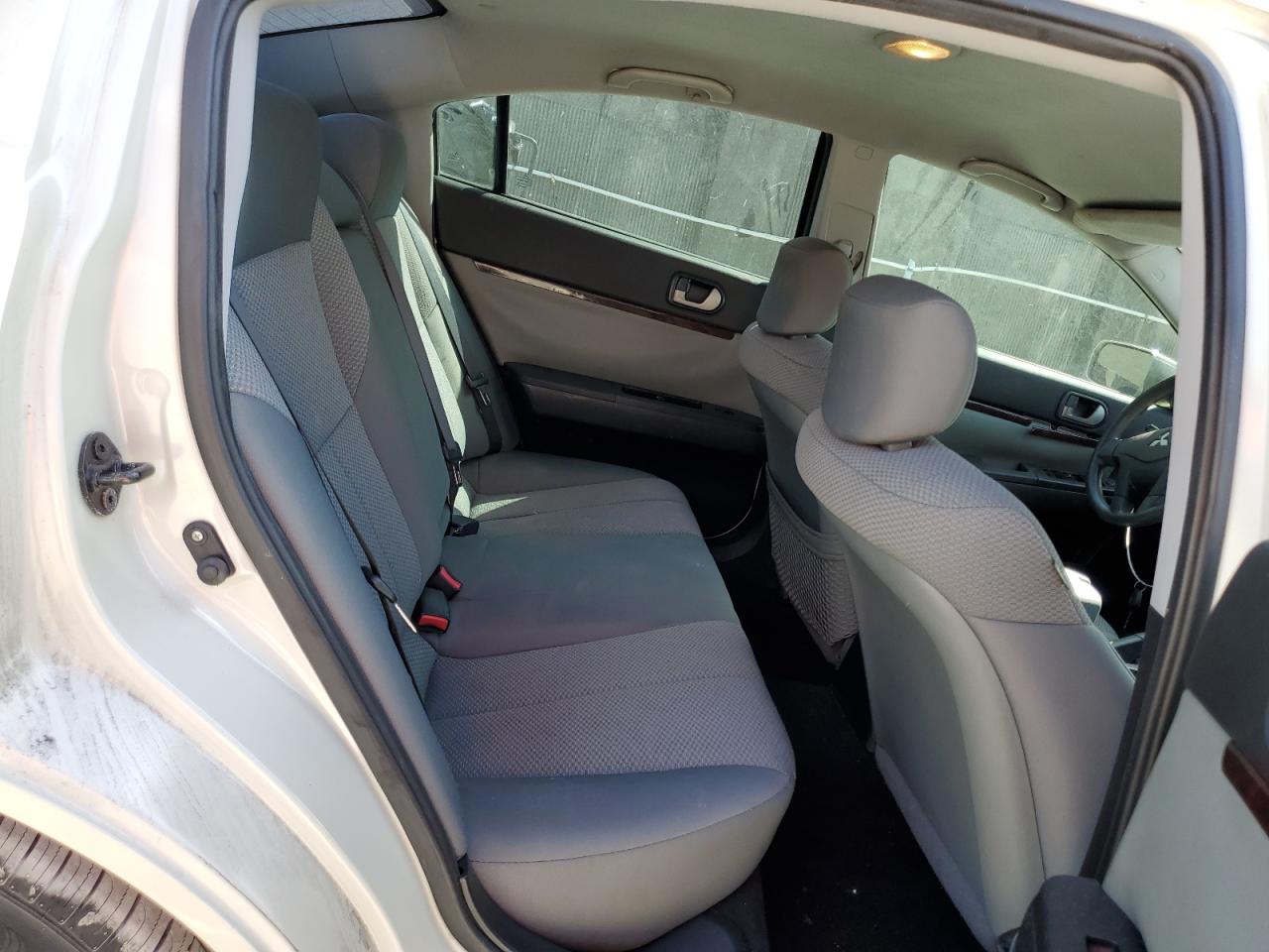 2009 Mitsubishi Galant - Image 11