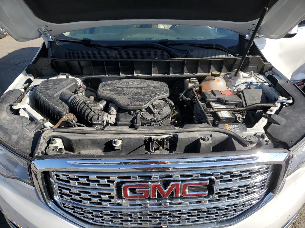 2017 GMC Acadia - Image 12
