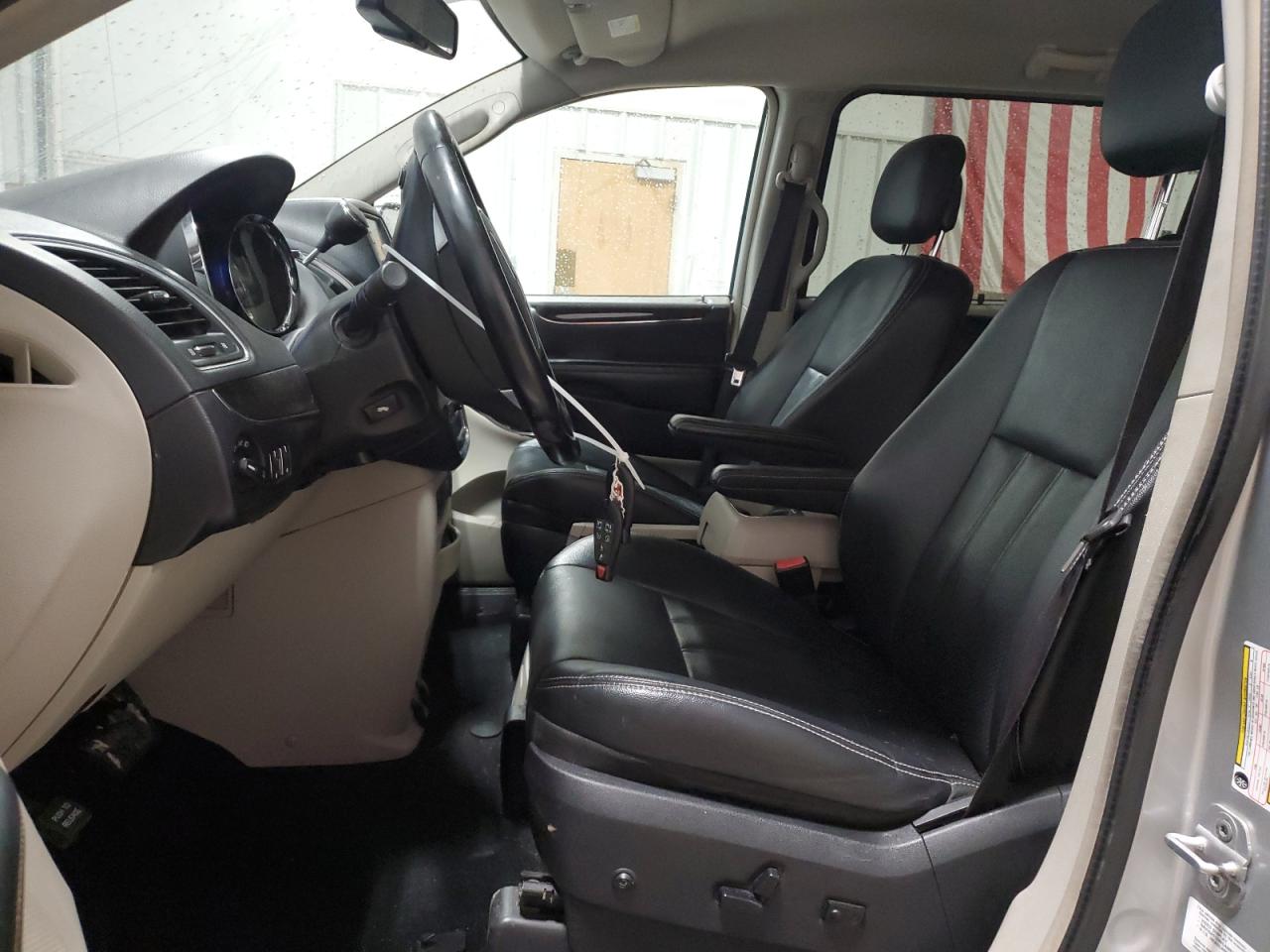 2012 Chrysler Town & Country - Image 7