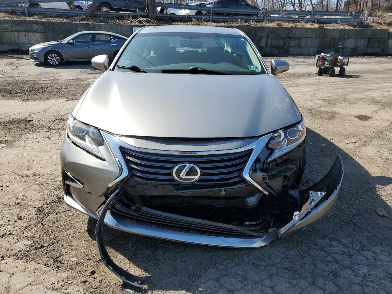 2016 Lexus ES - Image 5