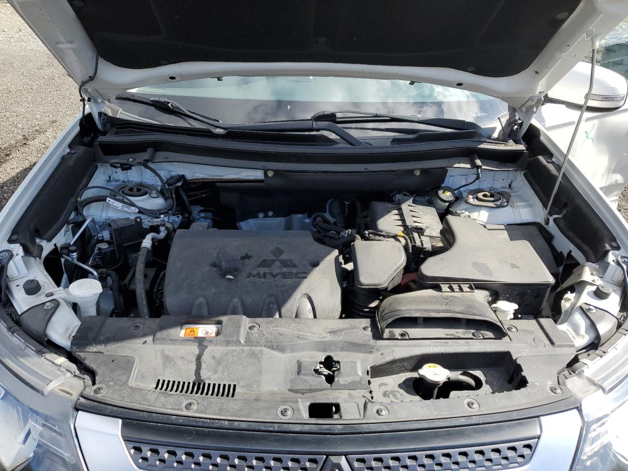 2019 Mitsubishi Outlander - Image 12