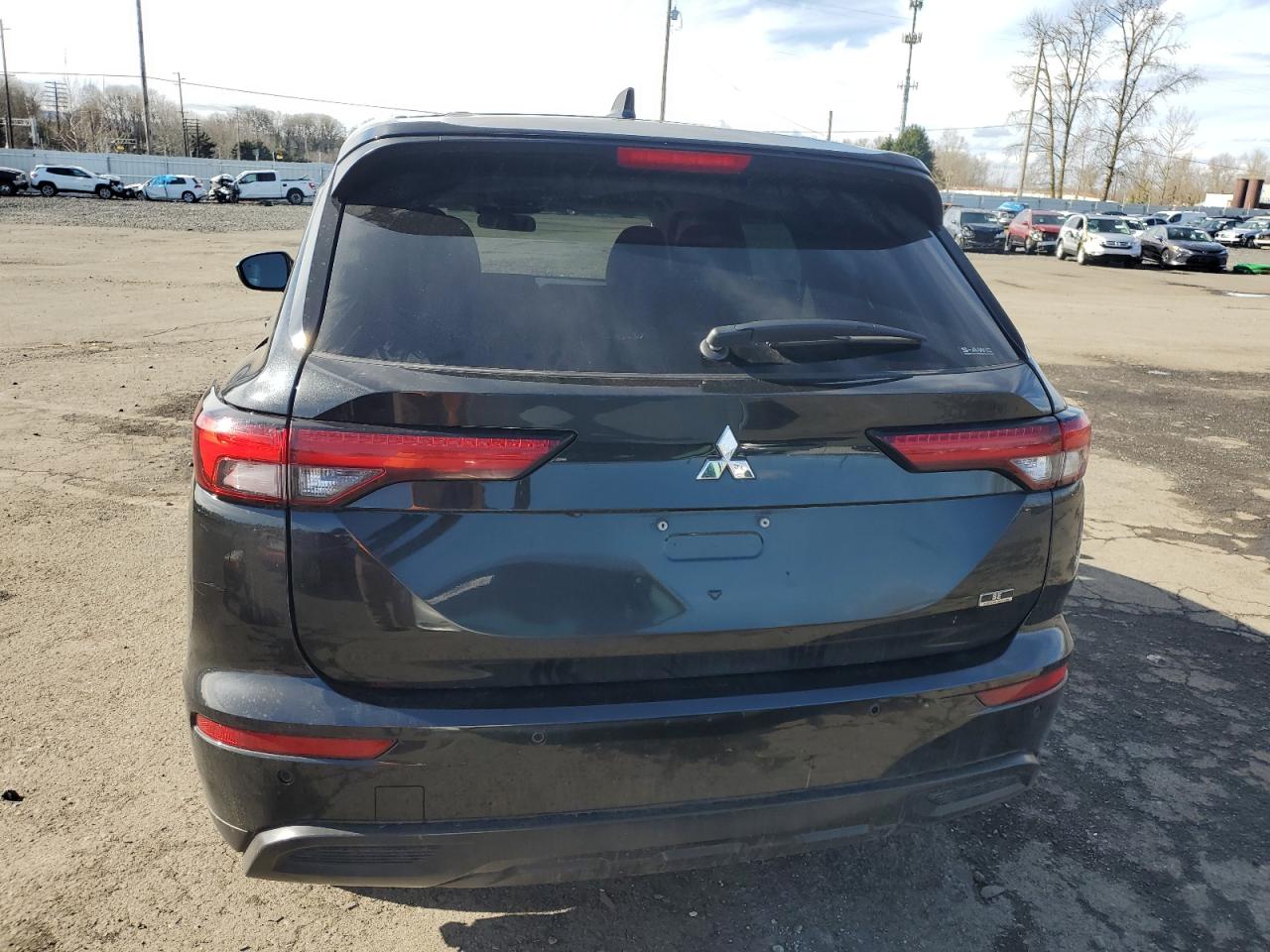 2023 Mitsubishi Outlander - Image 6