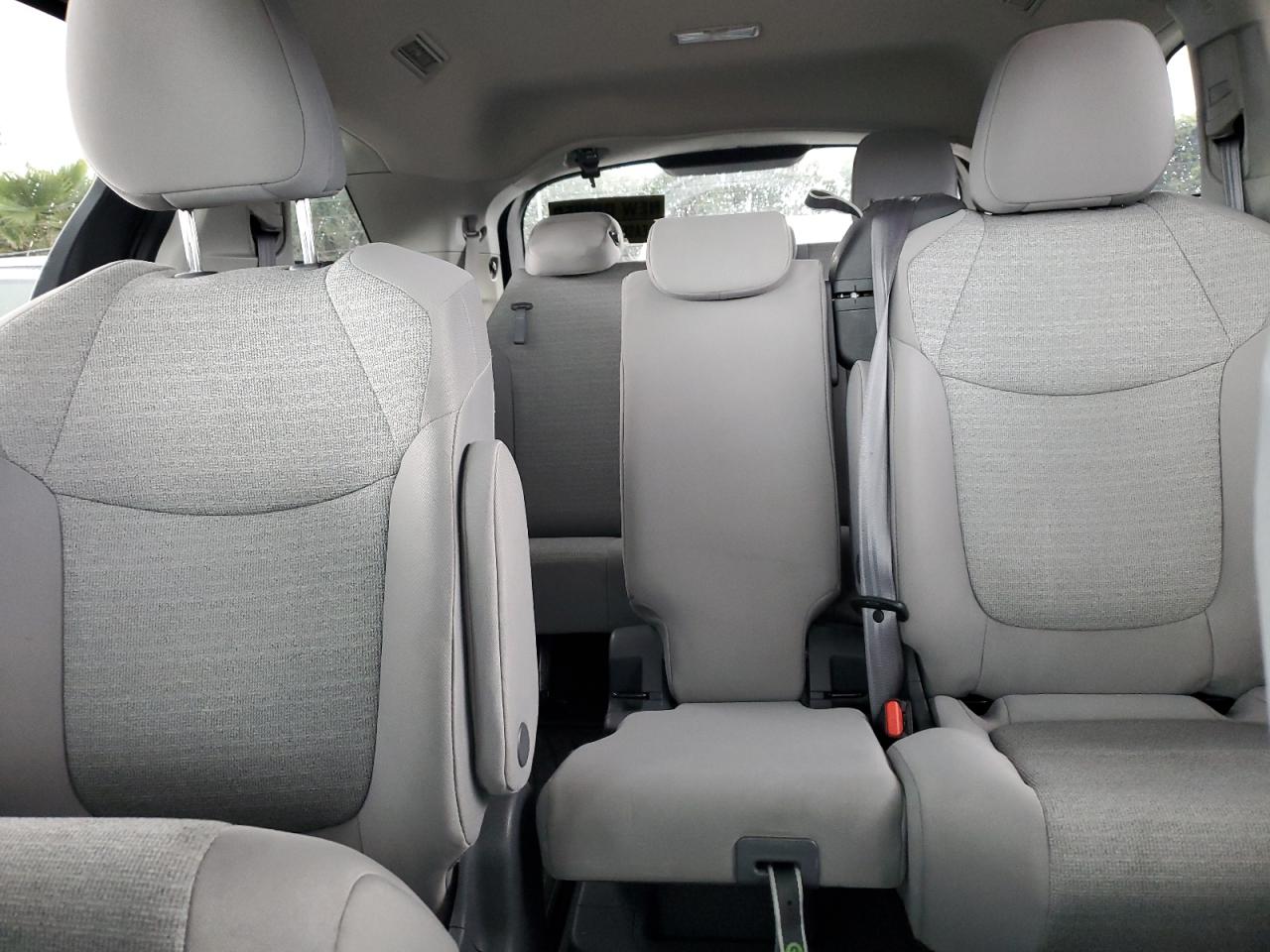 2021 Toyota Sienna - Image 10
