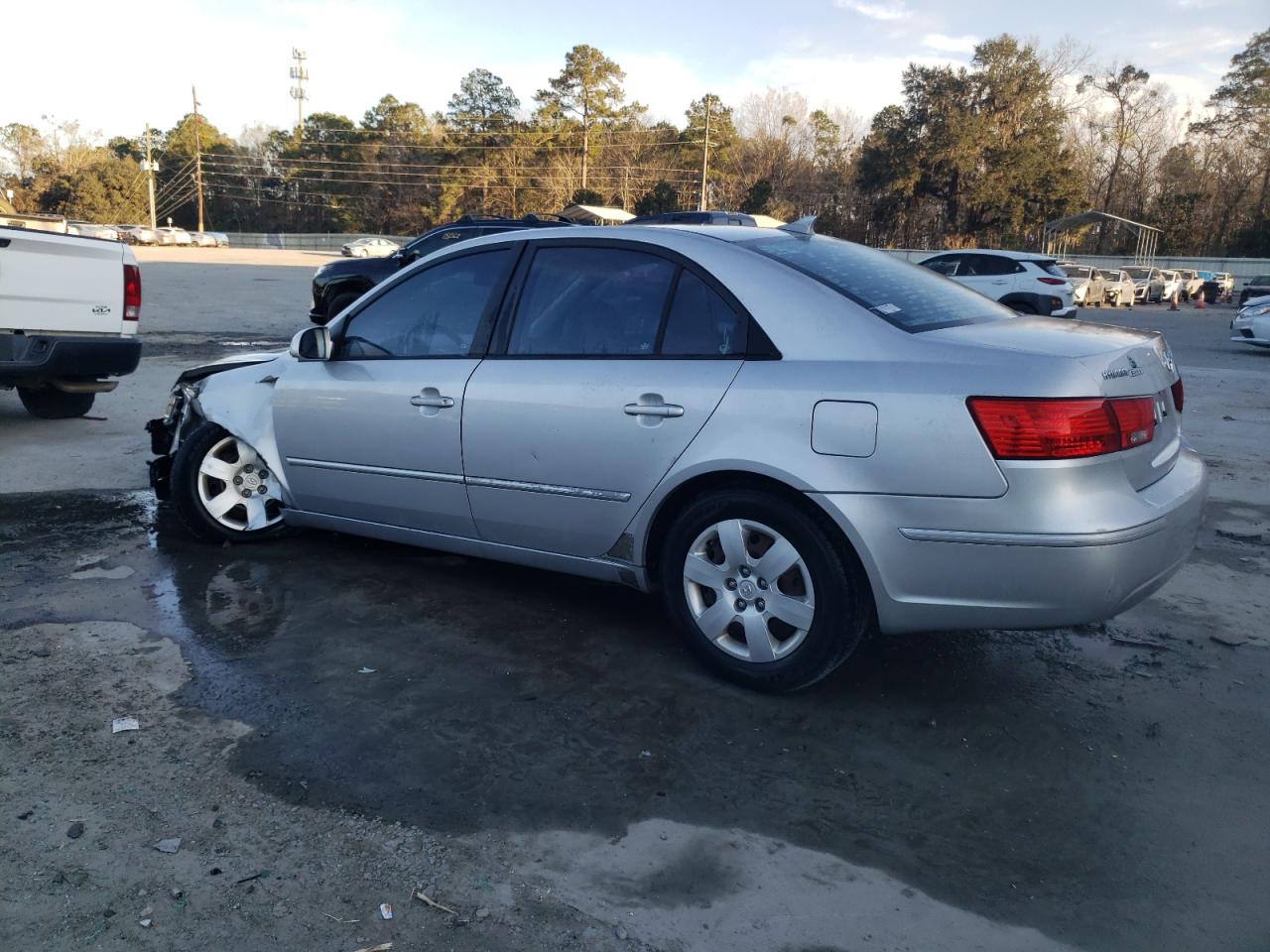 2009 Hyundai Sonata - Image 2