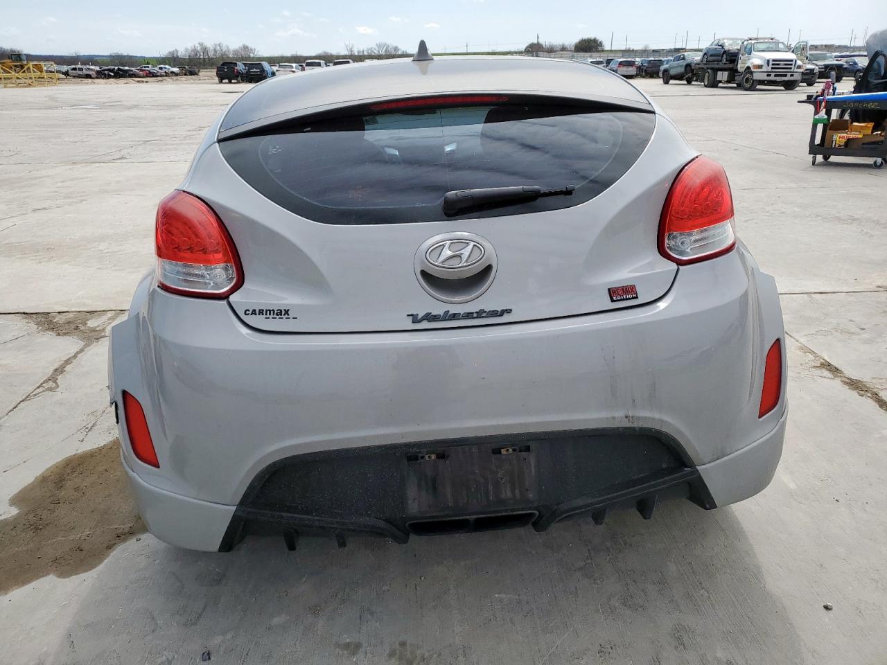 2013 Hyundai Veloster - Image 6