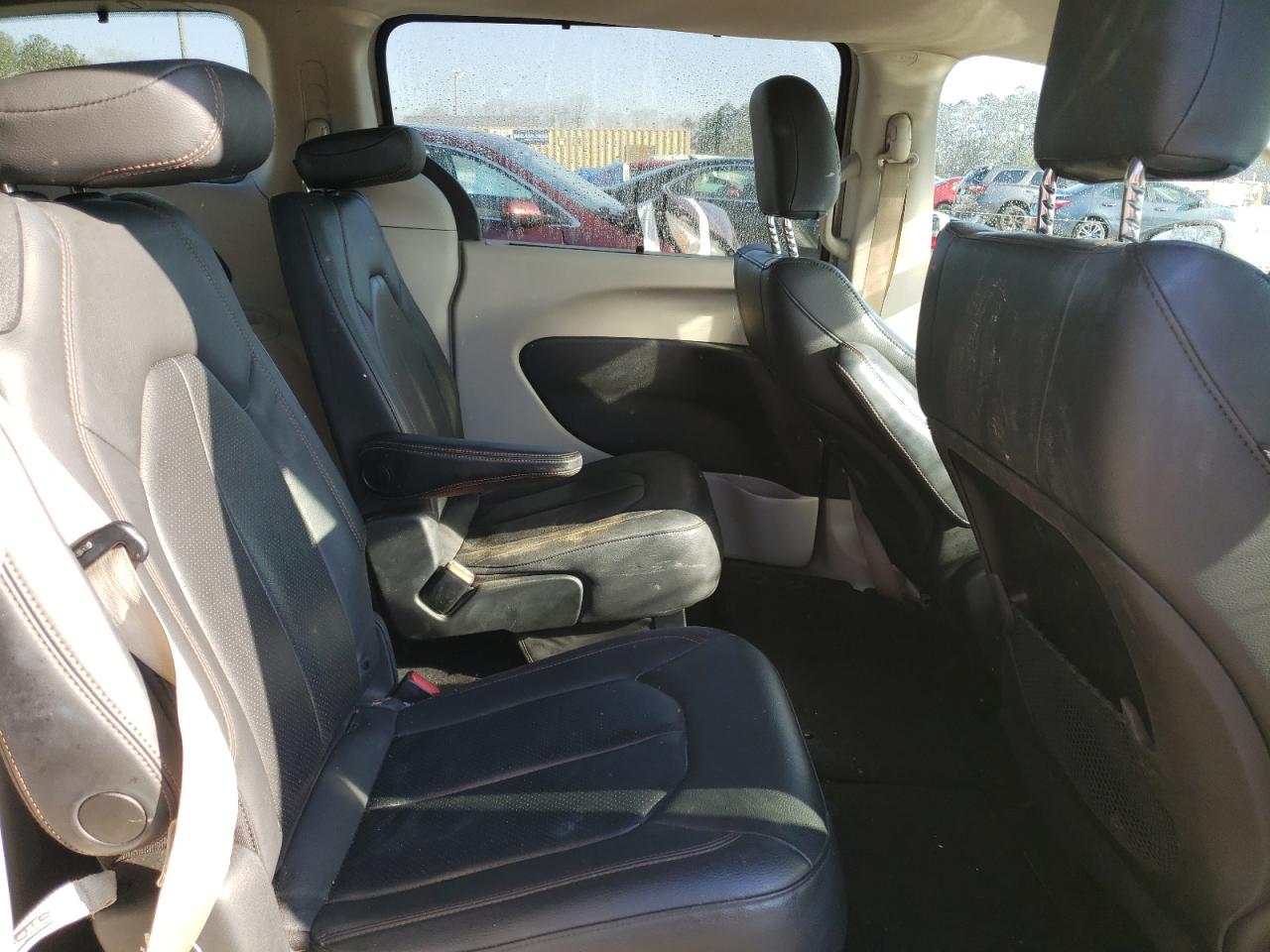 2020 Chrysler Pacifica - Image 11
