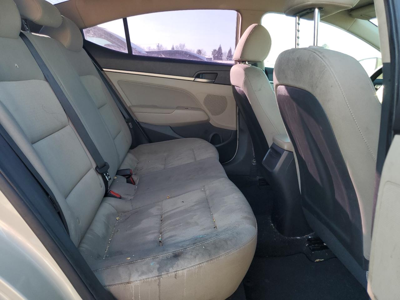 2017 Hyundai Elantra - Image 10