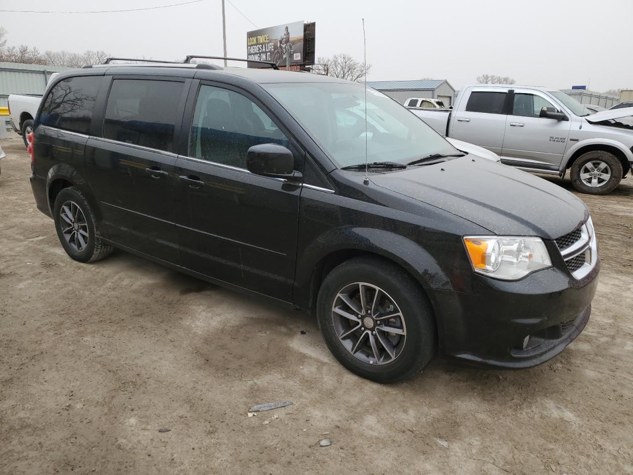 2017 Dodge Caravan - Image 4