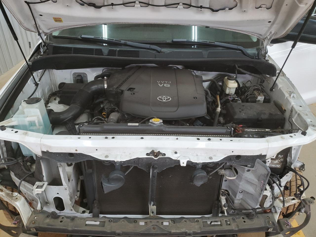 2010 Toyota Tundra - Image 12
