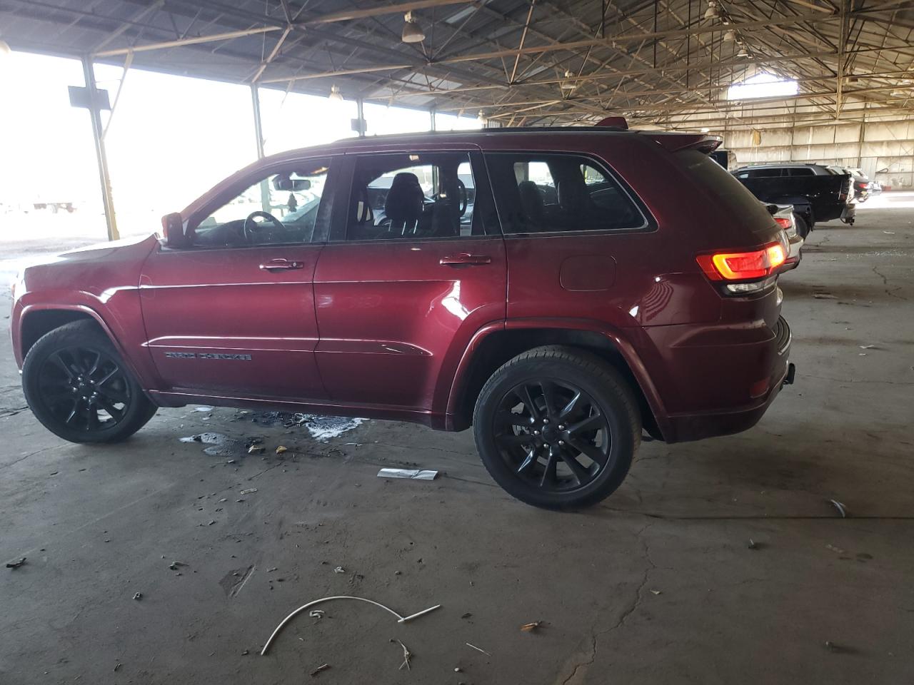 2017 Jeep Grand Cherokee - Image 2