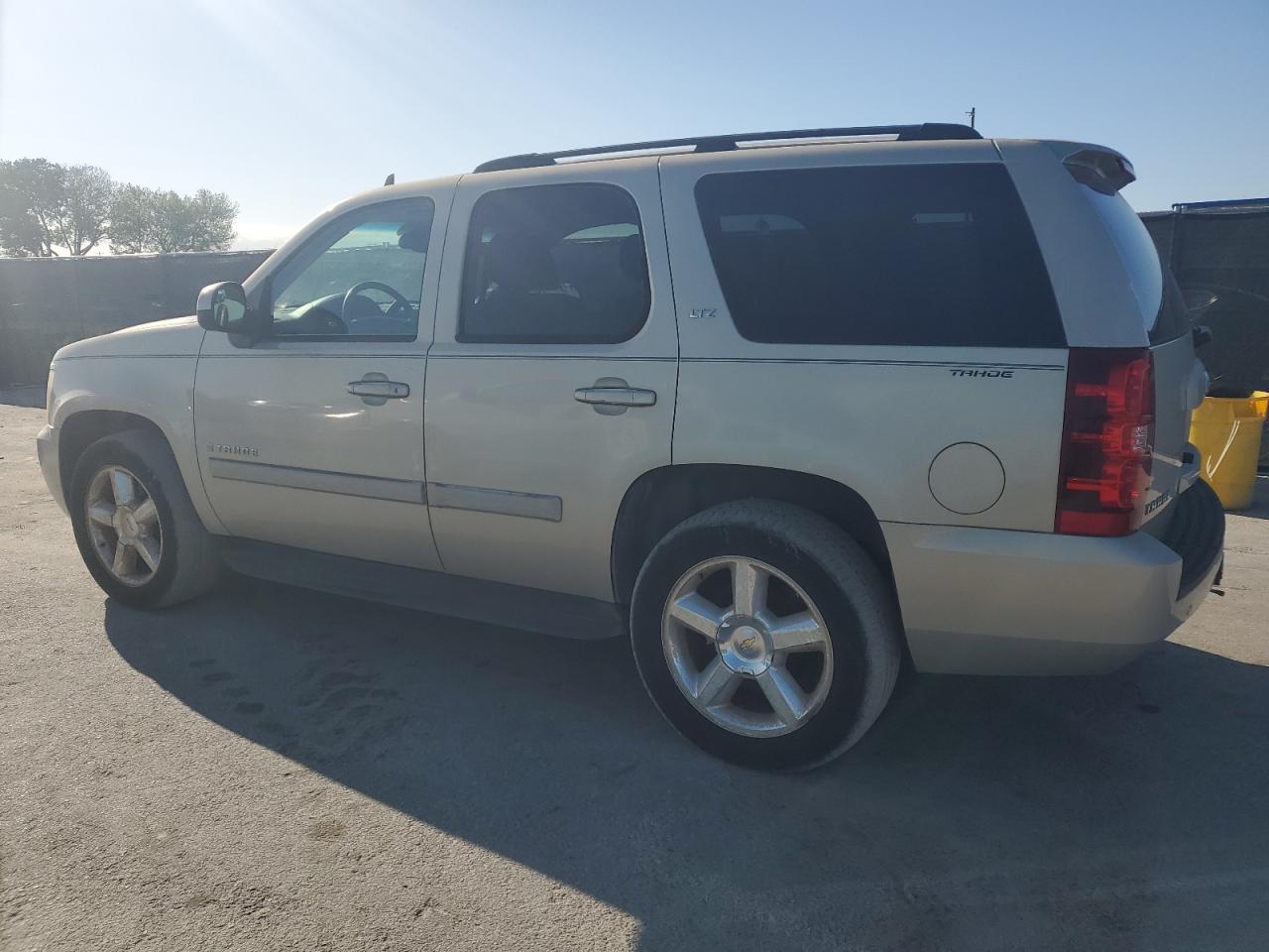 2007 Chevrolet Tahoe - Image 2