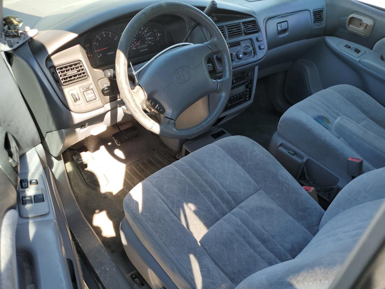2000 Toyota Sienna - Image 8