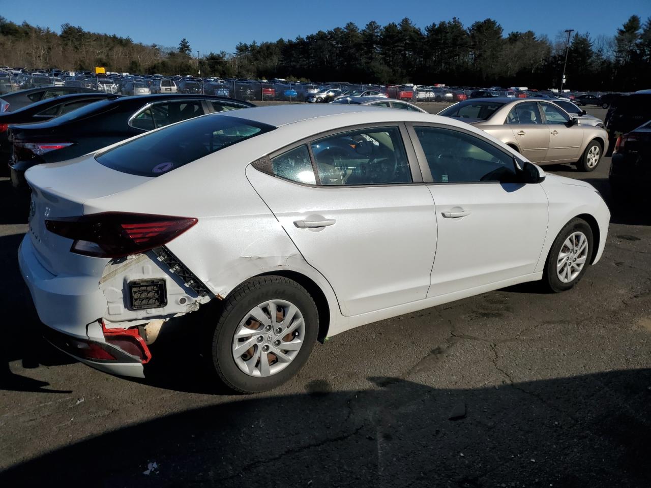 2019 Hyundai Elantra - Image 3