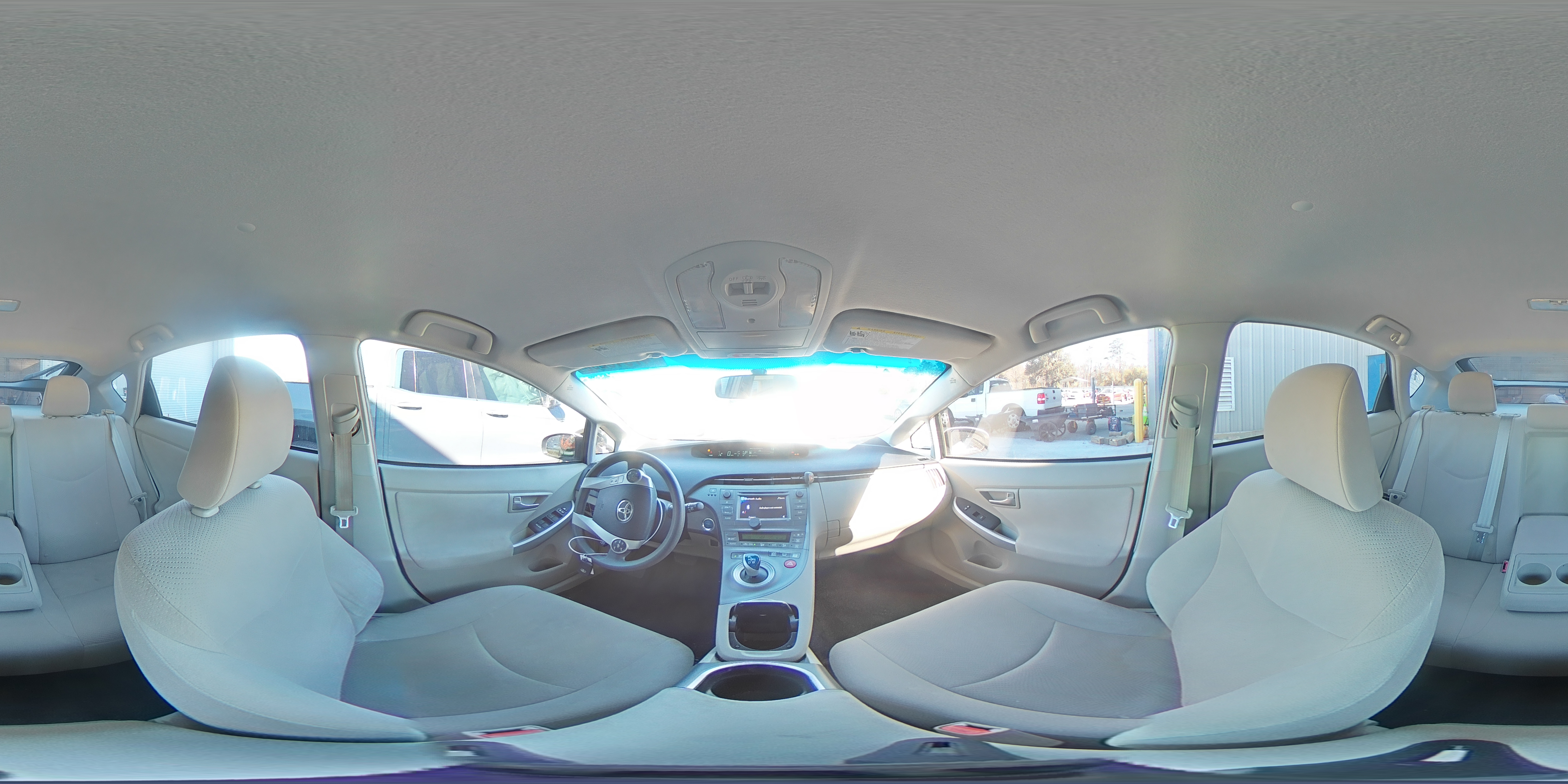 2014 Toyota Prius - Image 15
