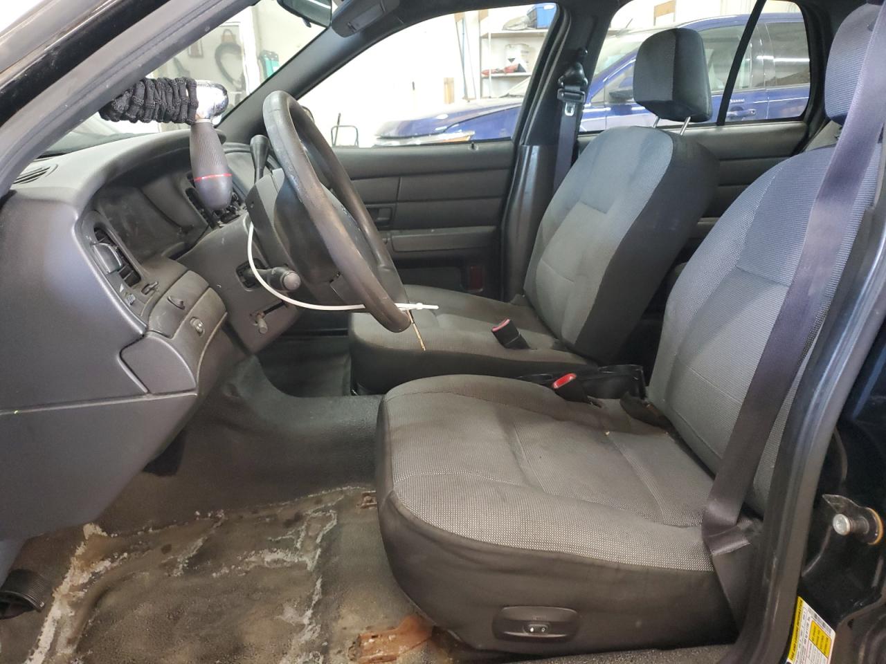 2010 Ford Crown Victoria - Image 7