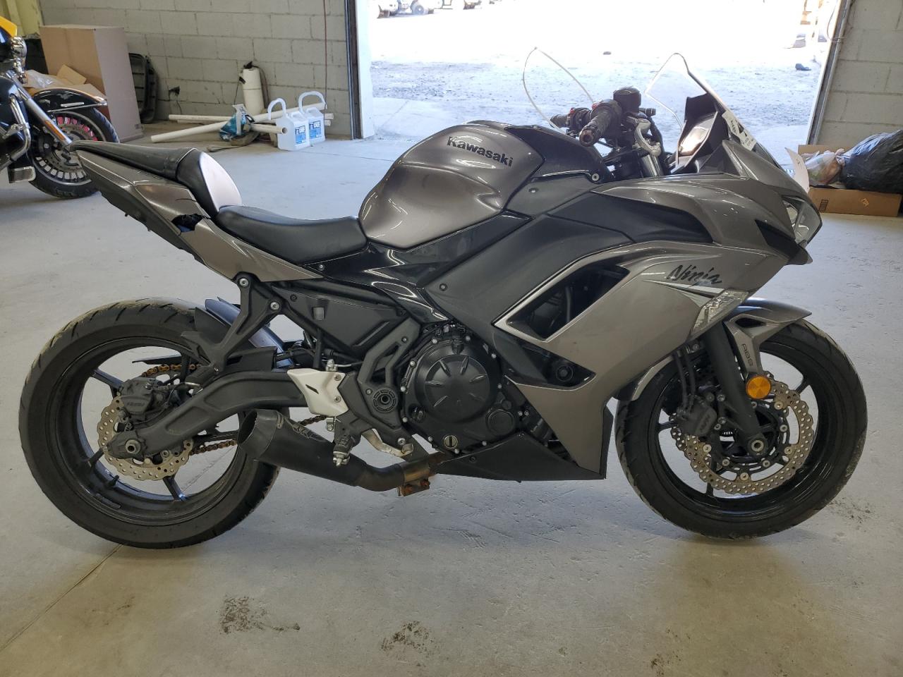 2021 Kawasaki Ex650 M продається в Hampton, VA - Rear End