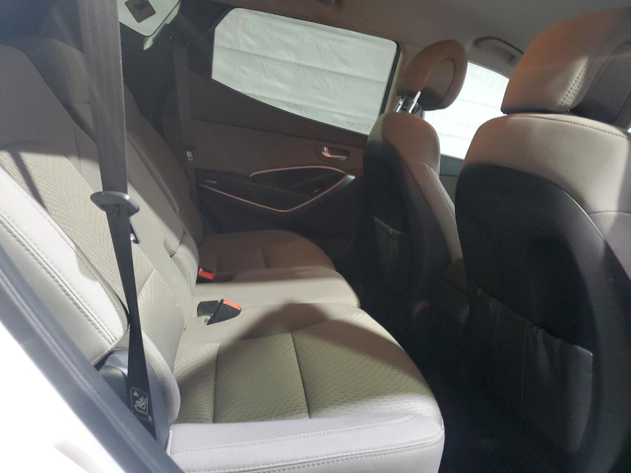 2016 Hyundai Santa Fe - Image 11
