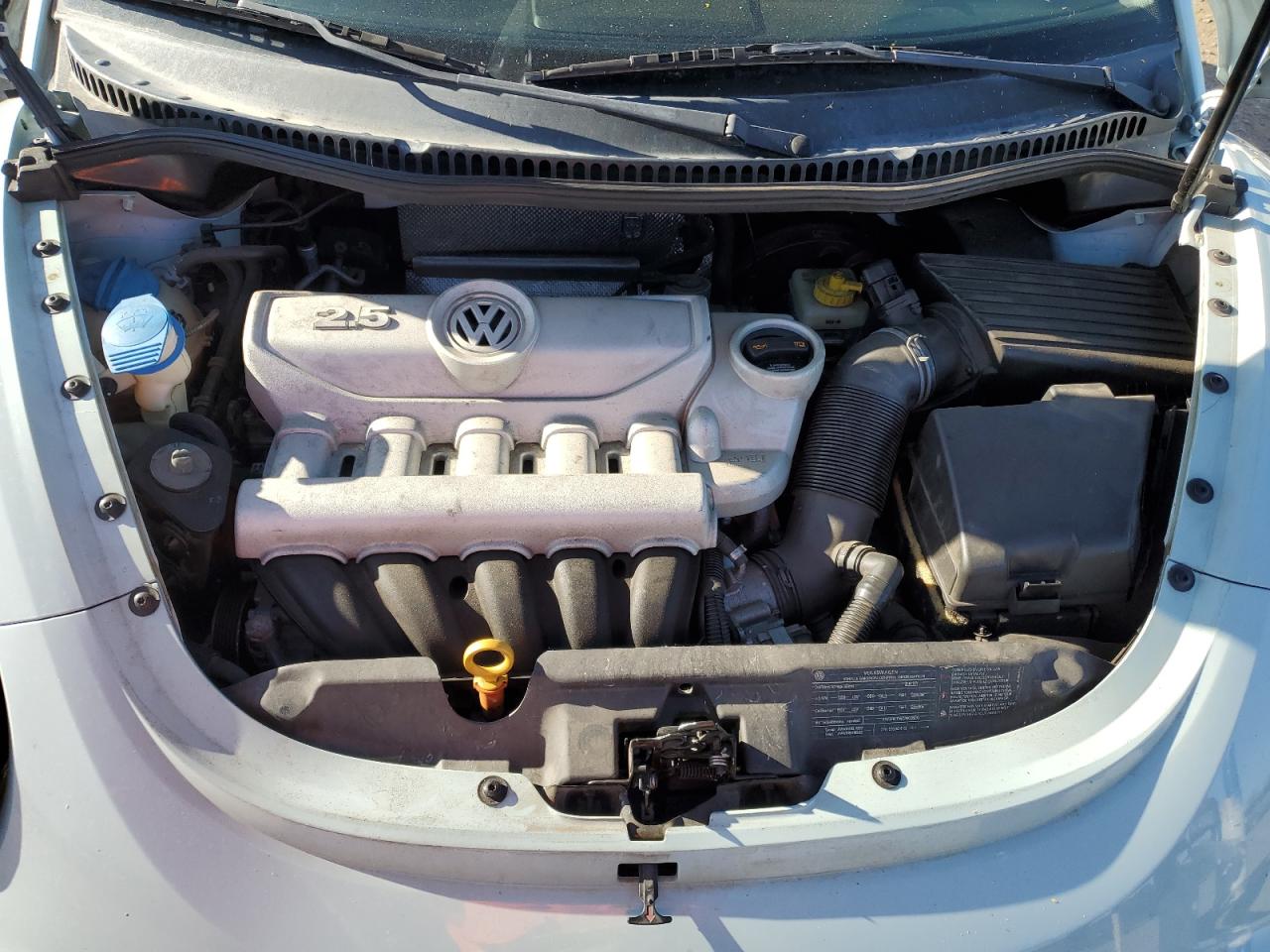 2010 Volkswagen Beetle - Image 11
