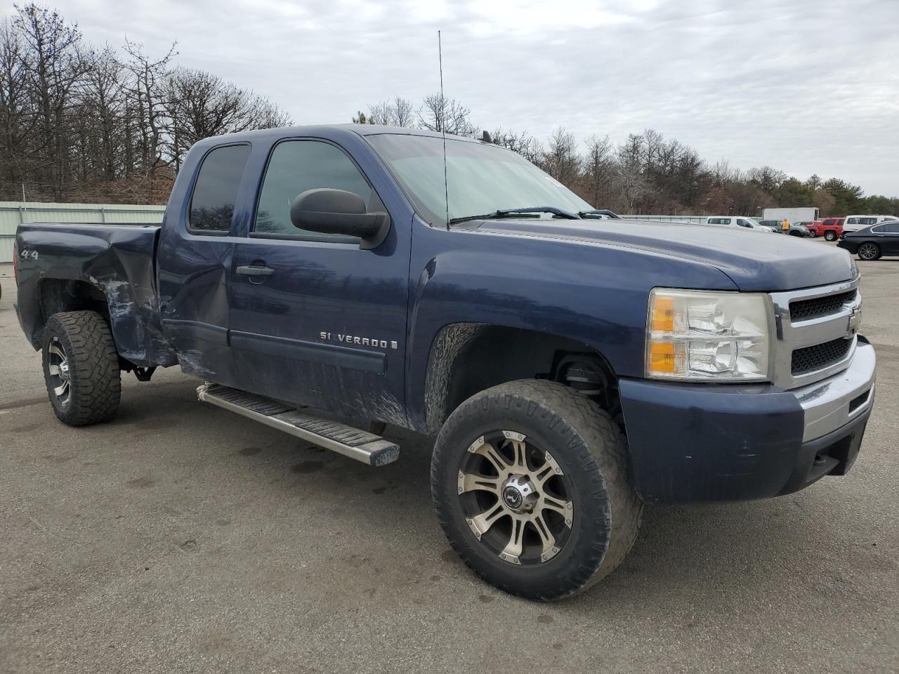 2009 Chevrolet Silverado - Image 4