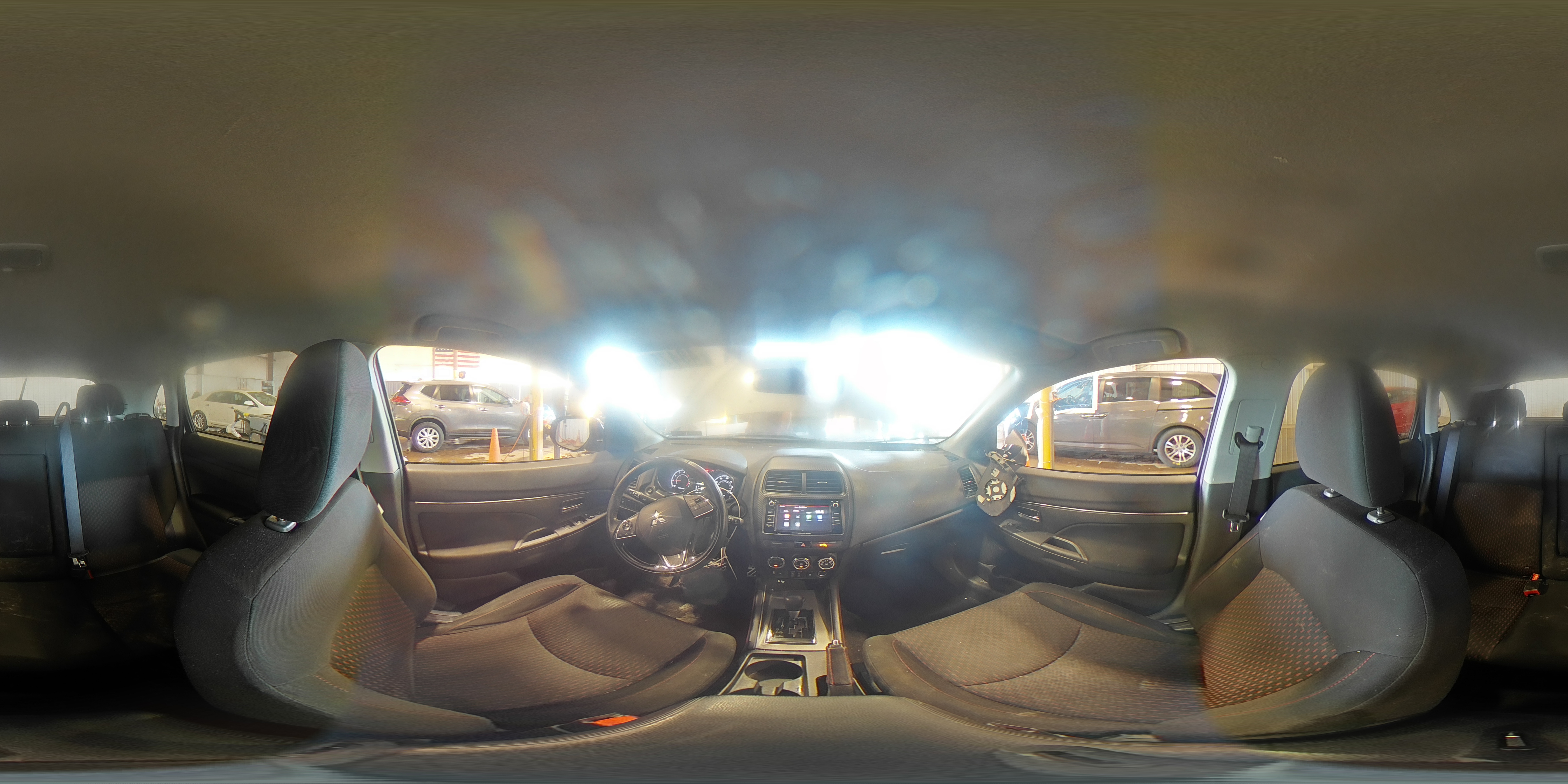 2018 Mitsubishi Outlander - Image 16