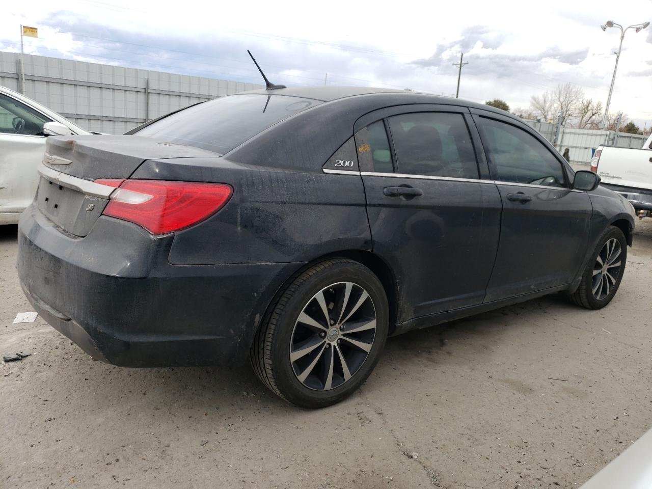 2013 Chrysler 200 - Image 3