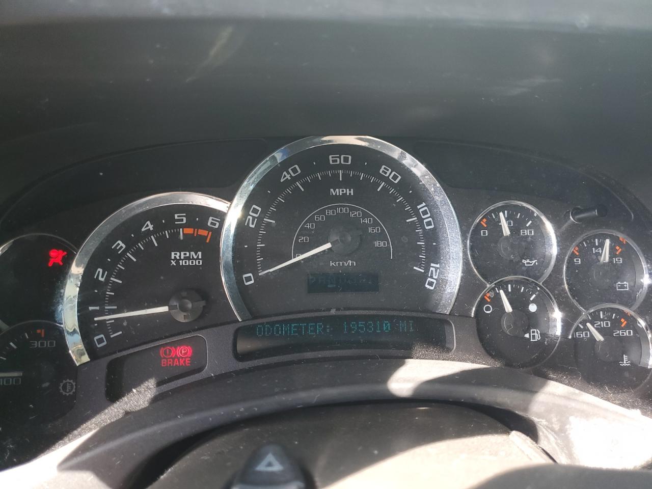 2005 Cadillac Escalade - Image 9